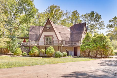 Walk to School House Winery: Home w/ Deck! House in Ohio