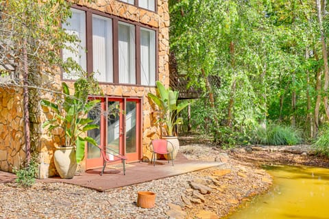 Walk to School House Winery: Home w/ Deck! House in Ohio