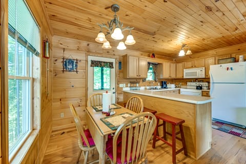 3 Mi to Dale Hollow Lake: Wooded Retreat w/ Decks! House in Tennessee