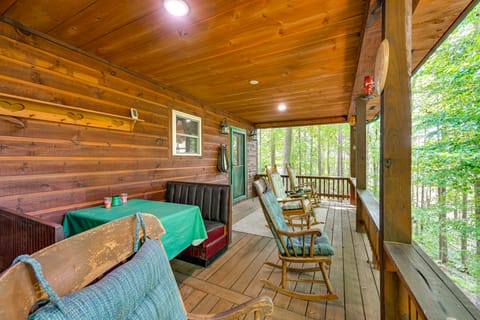 3 Mi to Dale Hollow Lake: Wooded Retreat w/ Decks! House in Tennessee