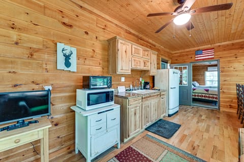 3 Mi to Dale Hollow Lake: Wooded Retreat w/ Decks! House in Tennessee