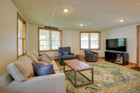 Walk to Lake Winnisquam Access: Cozy Retreat Apartment in Lake Winnisquam