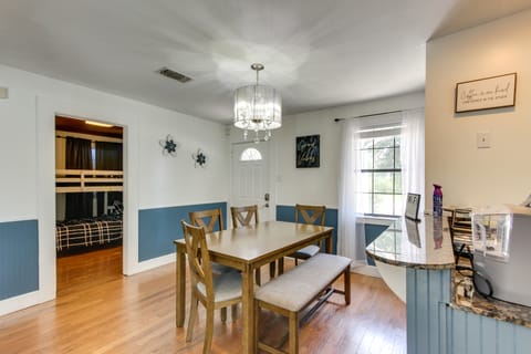 2 Mi to University & Long Beach Harbor: Family Gem House in Long Beach