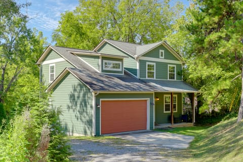 Family Home w/ Game Room, 3 Mi to Dtwn Asheville! House in Woodfin