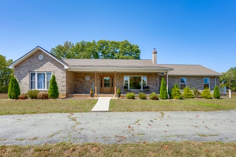 Shenandoah Valley Riverside Retreat Near Wineries House in Grottoes