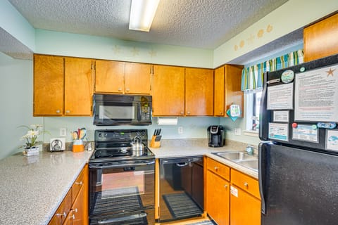 Walk to Shore: PCB Home w/ Balcony + Pool Access! Apartment in Panama City Beach