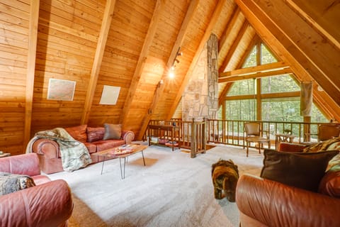 Bear Essentials: 2 Mi to Smoky Mtns Nat’l Park House in Sevier County