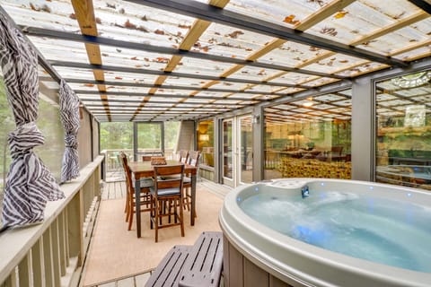 Bear Essentials: 2 Mi to Smoky Mtns Nat’l Park House in Sevier County