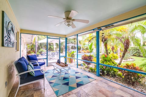 Outdoor Oasis w/ Bar & Lanai: Tavares Escape House in Tavares