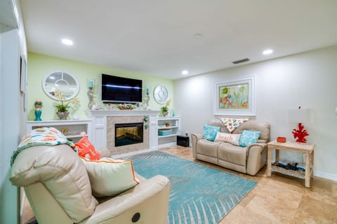 Outdoor Oasis w/ Bar & Lanai: Tavares Escape House in Tavares