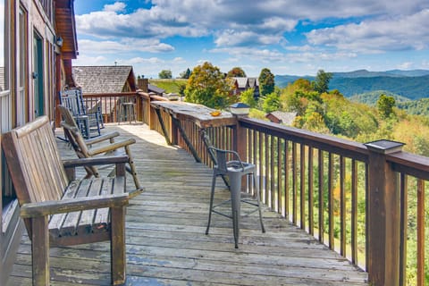 Ski & Hike: Mars Hill Mountaintop Cabin w/ Views House in Tennessee