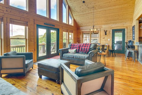 Ski & Hike: Mars Hill Mountaintop Cabin w/ Views House in Tennessee