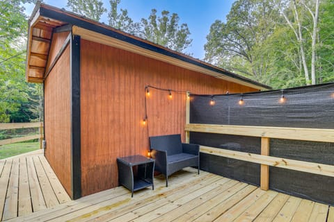 ‘Hudson’s Hideaway Cabin’ on Creek in Beattyville! Apartment in Beattyville