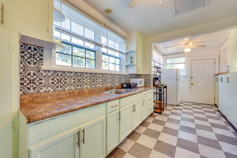 Close to Hospital & Dtwn! Extended Stay in Jax House in Jacksonville