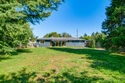 Walk to Rogue X: Medford Family Home w/ Large Yard House in Medford