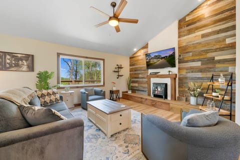 1 Mi to Dtwn Loudon: Spacious River-View Home House in Watts Bar Lake