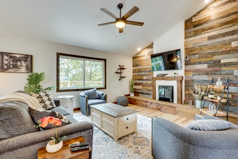 1 Mi to Dtwn Loudon: Spacious River-View Home House in Watts Bar Lake