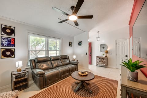 Walk to Campus, FSU Photo Wall: Inviting Retreat! House in Tallahassee