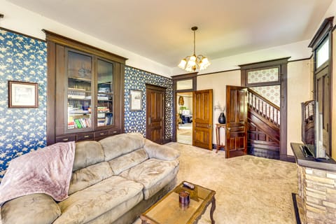 2 Mi to River: Historic Clarkston Home w/ Views! House in Clarkston