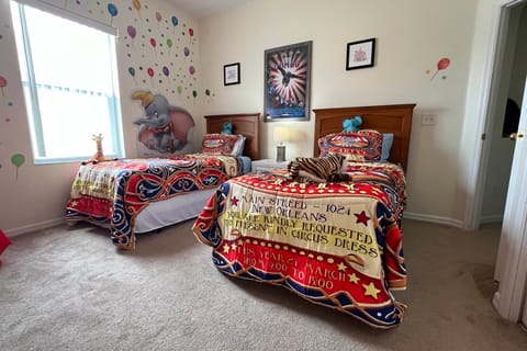 8 Mi to Disney! 'Paradise Found Villa' w/ Games Villa in Four Corners