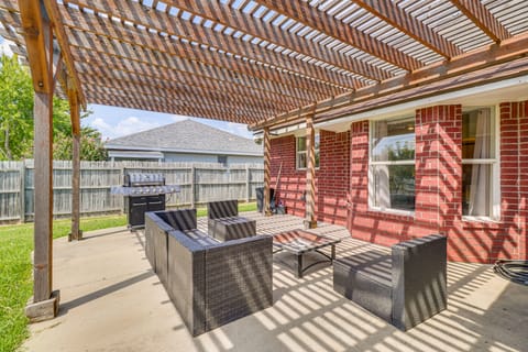 Fenced-In Yard: Family Home 4 Mi to Dtwn Killeen! House in Killeen