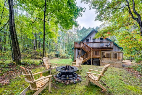 Hot Tub Haven 10 Mi to Hocking Hills State Park! House in Ohio