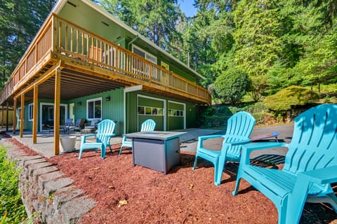 Private Dock & Fire Pit: Lakefront Gem in Olympia House in Washington