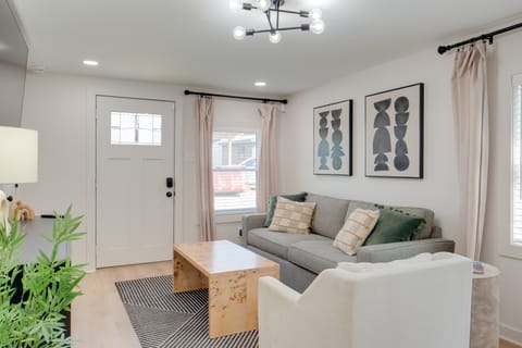 'Zen Haven' Lakefront Erie Home w/ Shore Access House in Millcreek Township