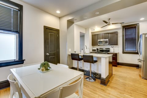 Walk to Tower Grove Park: St Louis Getaway House in Tower Grove South