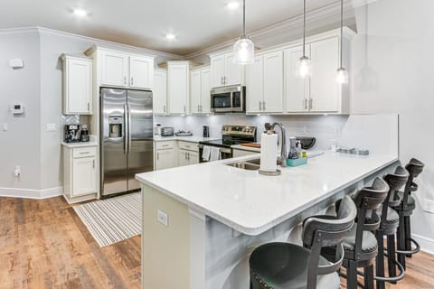 Community Pool & Beach Area: Navarre Townhome Apartment in Alabama