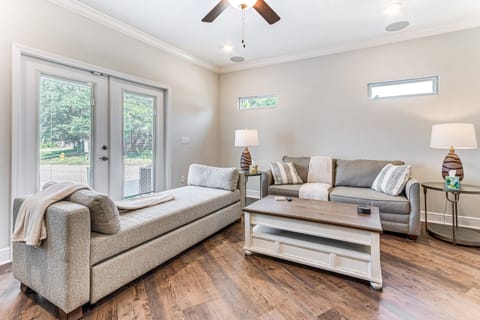 Community Pool & Beach Area: Navarre Townhome Apartment in Alabama