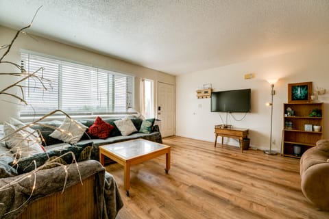 2 Mi to Dtwn Reno & UNR: City-View Townhome! Apartment in Reno