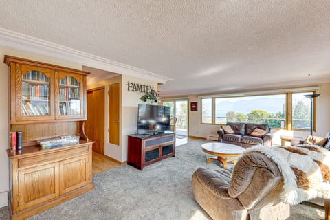 Hot Tub, Views & Private Dock: Polson Haven! House in Flathead Lake