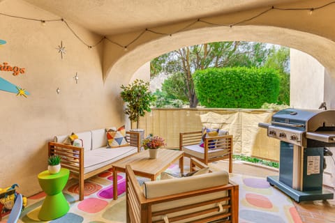 Stroll to Dtwn, Pools & Tennis: Palm Springs Condo Apartment in Palm Springs