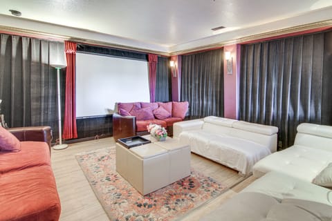 4 Mi to Broadmoor! Apt w/ Movie Theater & Mtn View Apartment in Fort Carson