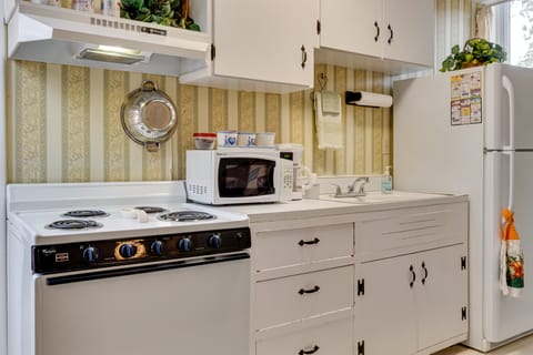 Walk to Main St & Creek: Historic Delphi Studio Apartment in Indiana