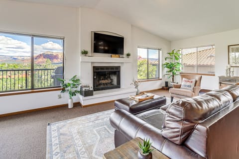 2 Mi to Uptown Sedona: Home w/ Hot Tub & Fire Pit! House in Sedona