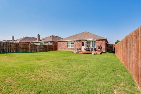 Modern Home w/ Private Yard & Patio in Little Elm! House in Little Elm