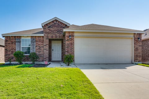 Modern Home w/ Private Yard & Patio in Little Elm! House in Little Elm