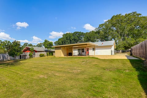 Quiet, Stylish & Convenient Home in Prattville House in Prattville