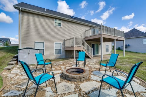 Bar, Pool Table & Yard! Spacious Union Home House in Ozark Mountains