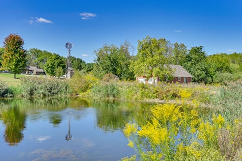 Trails & Fishing Pond: 4 Mi to downtown Apartment in Indiana