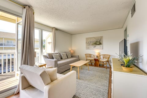 2 Mi to HarborWalk Village: Cozy Condo w/ Balcony Apartment in Destin