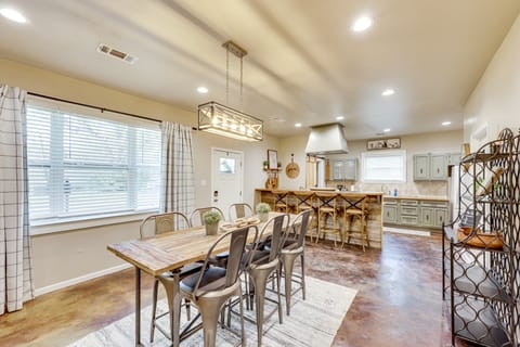 On-Site Creek & Spacious Yard: Family Gem in Royal House in Garland County