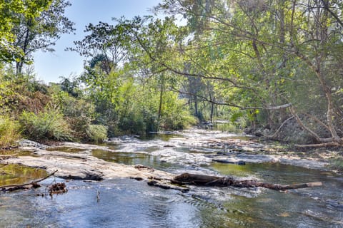 On-Site Creek & Spacious Yard: Family Gem in Royal House in Garland County