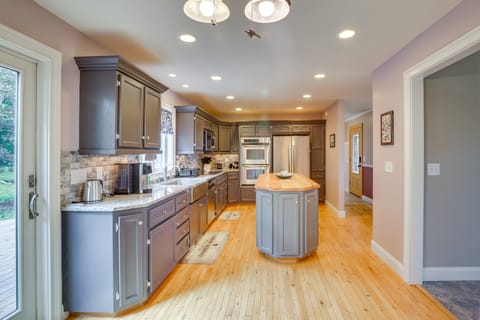 New Milford Home: 29 Mi to Lime Rock Park! House in Washington