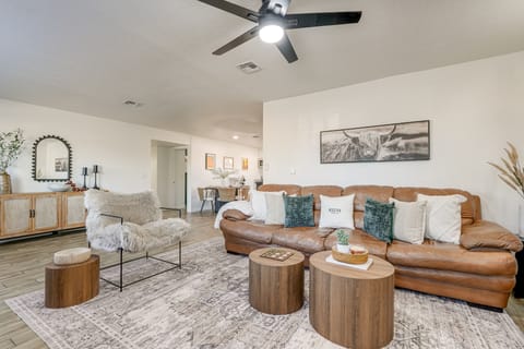 Easy Walk to Dtwn Gilbert, Family-Friendly Oasis! House in Gilbert