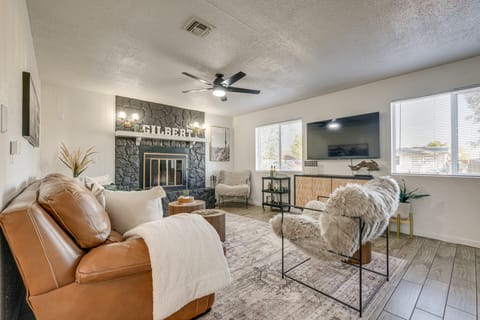 Easy Walk to Dtwn Gilbert, Family-Friendly Oasis! House in Gilbert