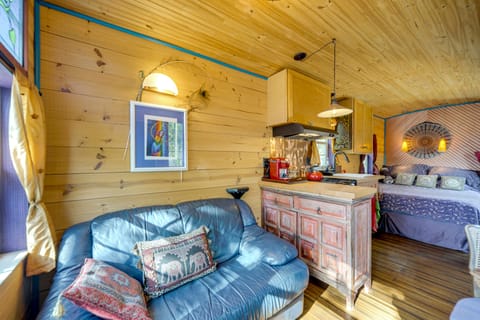 Walk to Lake Travis: Austin Tiny Home w/ Hot Tub! Apartment in Lake Travis