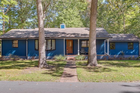 < 3 Mi to Bethany Beach! Wooded Retreat w/ Yard House in Ocean View